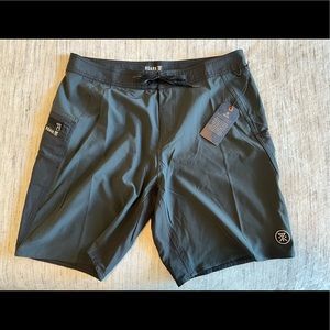Roark Boatman short in size 33 black NWT